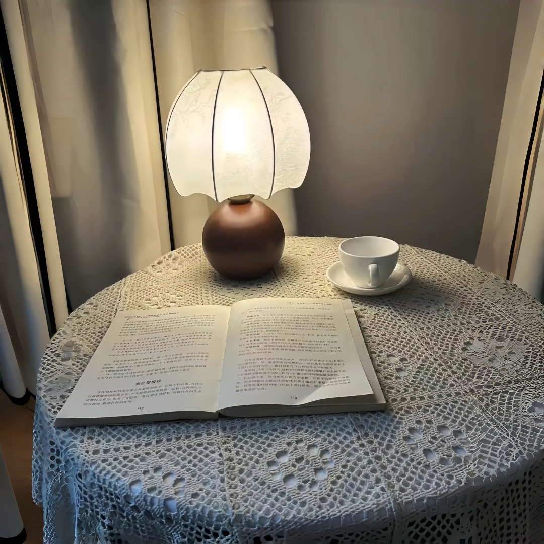 Vintage floral table lamp, med - Textiles For Home avis et prix
